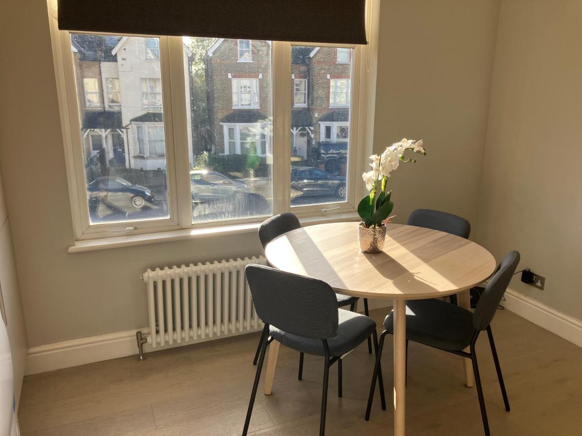 Splendid 2 Bed Flat With Private Terrace In Wimbledon - 2 The Queens Londen