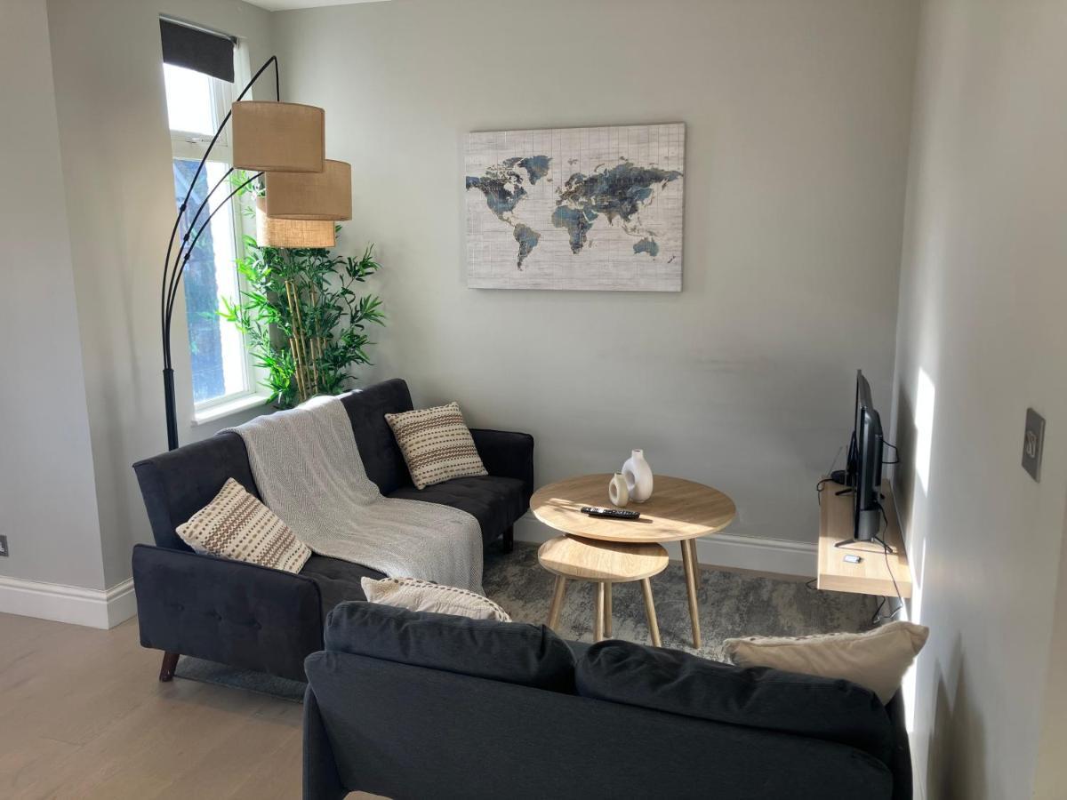 Splendid 2 Bed Flat With Private Terrace In Wimbledon - 2 The Queens * Londen