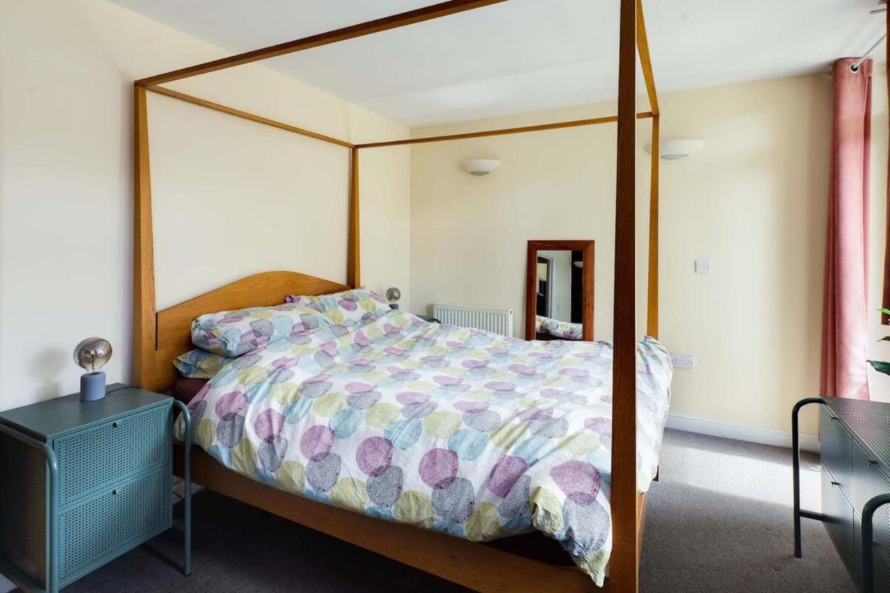 Beautiful & Vibrant 2bd W Balcony - Hackney! * Londres