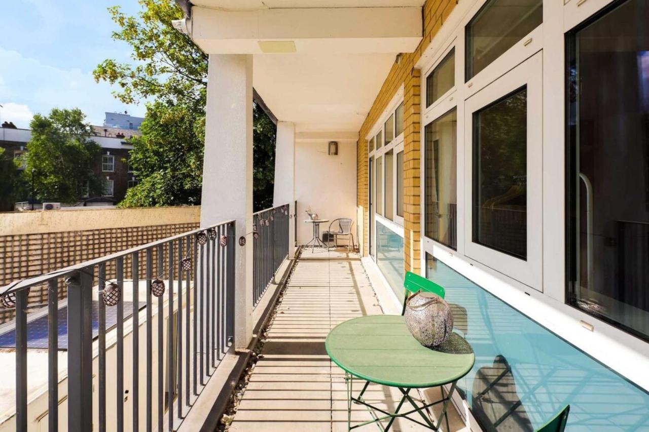 Hébergement de vacances Beautiful & Vibrant 2bd W Balcony - Hackney! *