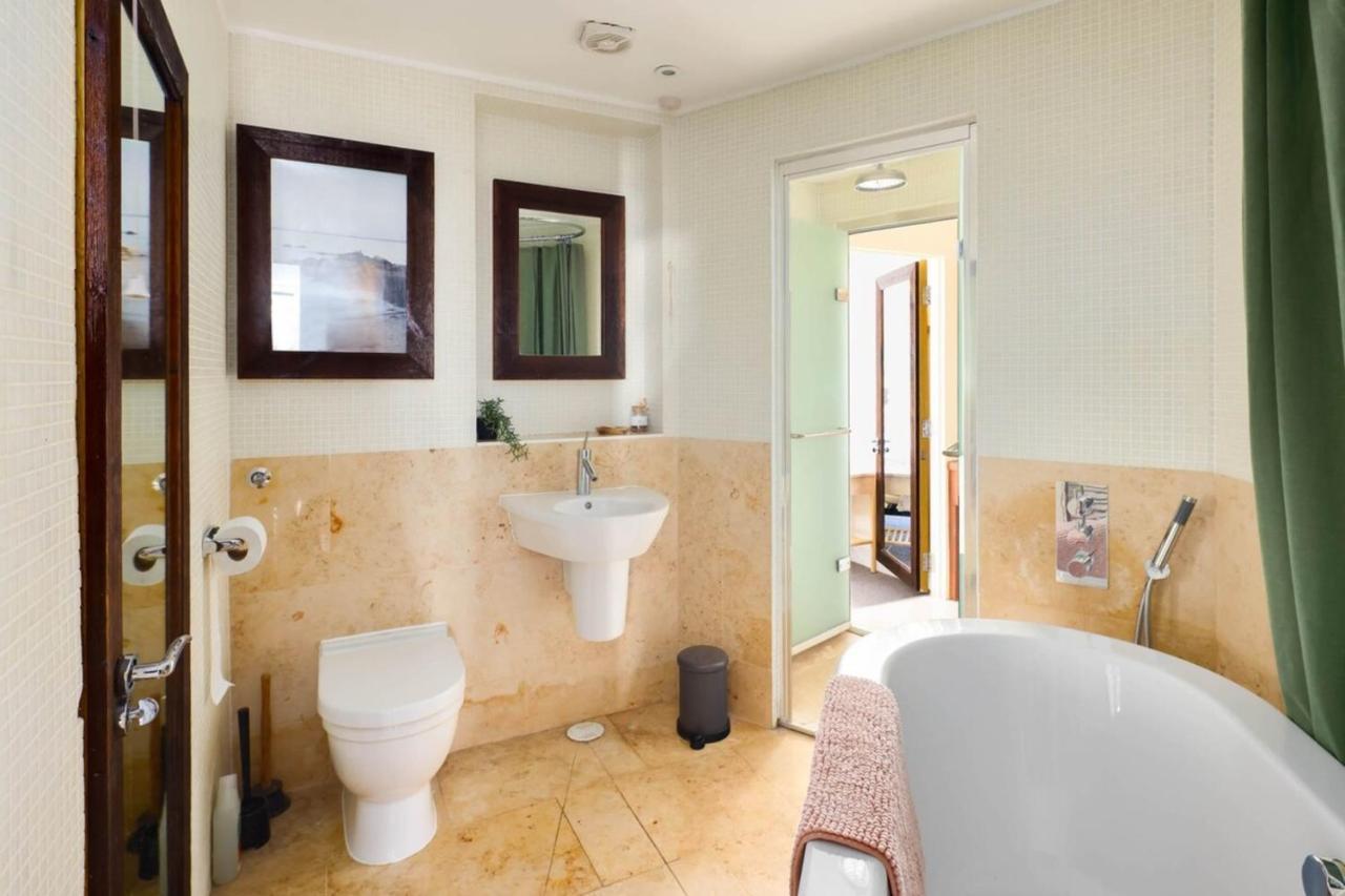 Beautiful & Vibrant 2bd W Balcony - Hackney! Hébergement de vacances *