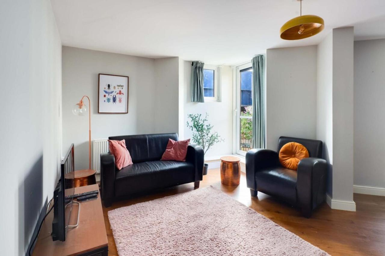 Beautiful & Vibrant 2bd W Balcony - Hackney! * Londres