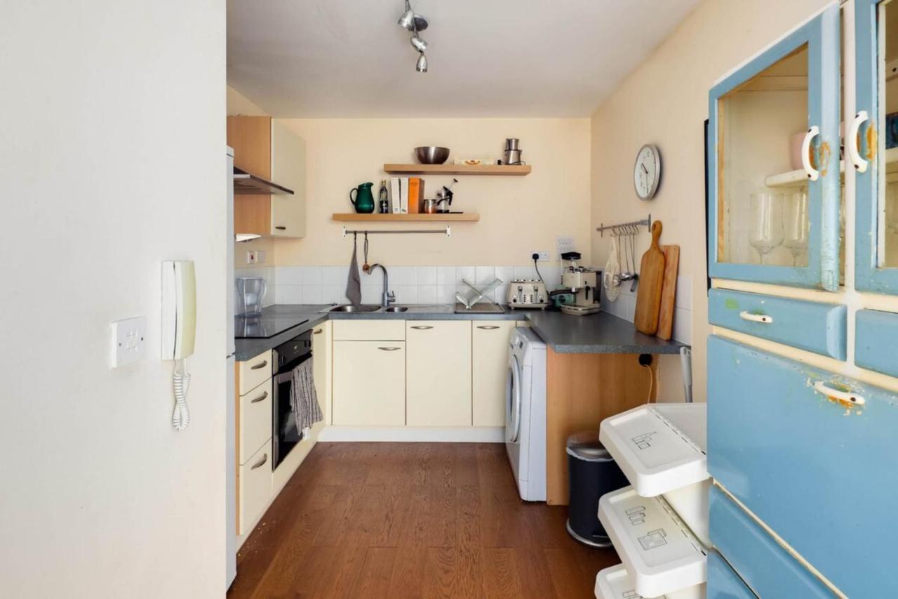 Beautiful & Vibrant 2bd W Balcony - Hackney! * Londres