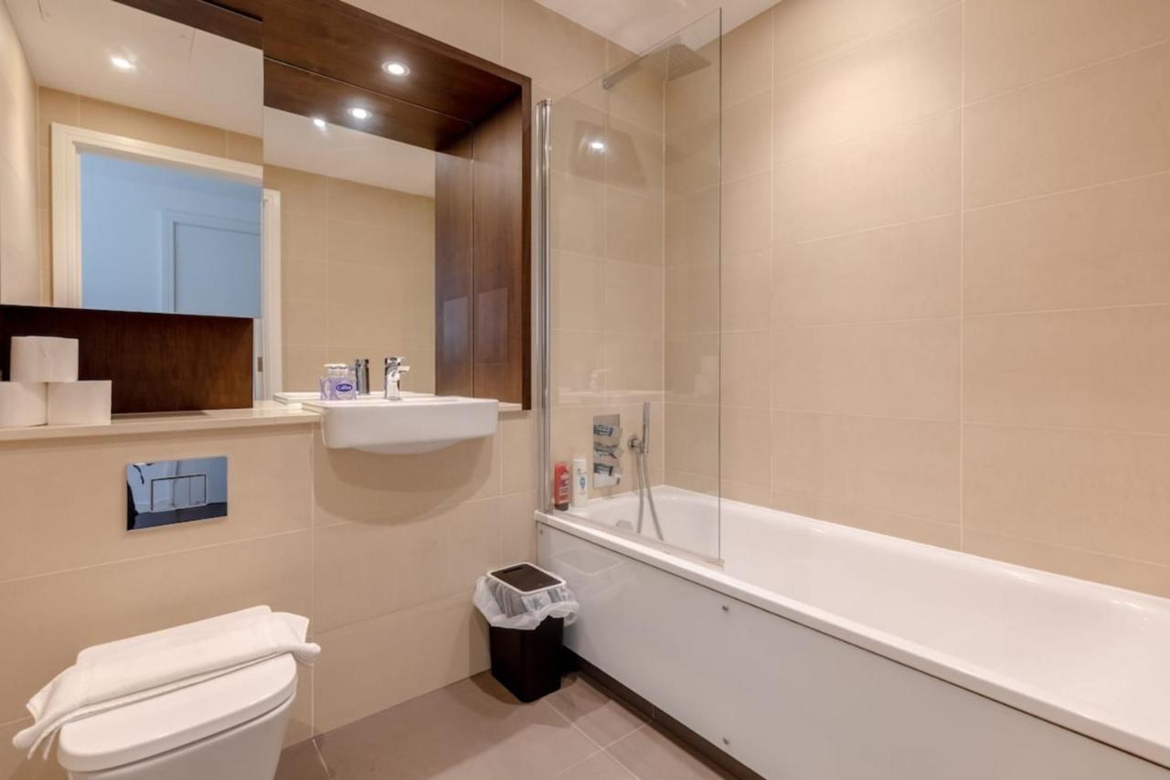 Chic 1bd Flat Wviews Of The Shard - South Quay! Appartement Londen