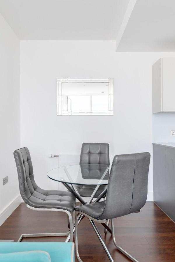 Appartement Chic 1bd Flat Wviews Of The Shard - South Quay! Londen