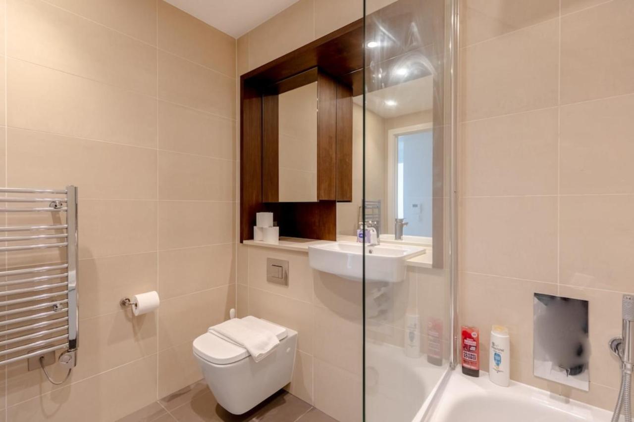 Chic 1bd Flat Wviews Of The Shard - South Quay! Appartement Londen