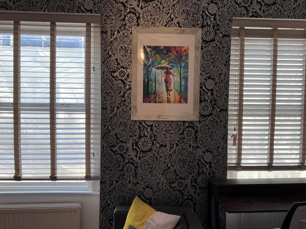 Flat In With Large Patio * Londres