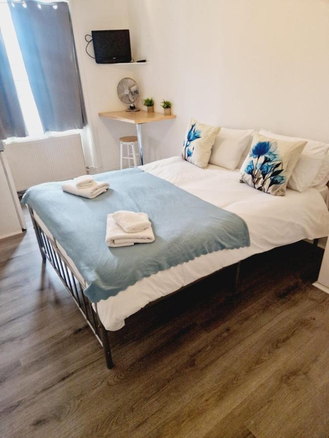Bright Studio Floor Near Paddington F20