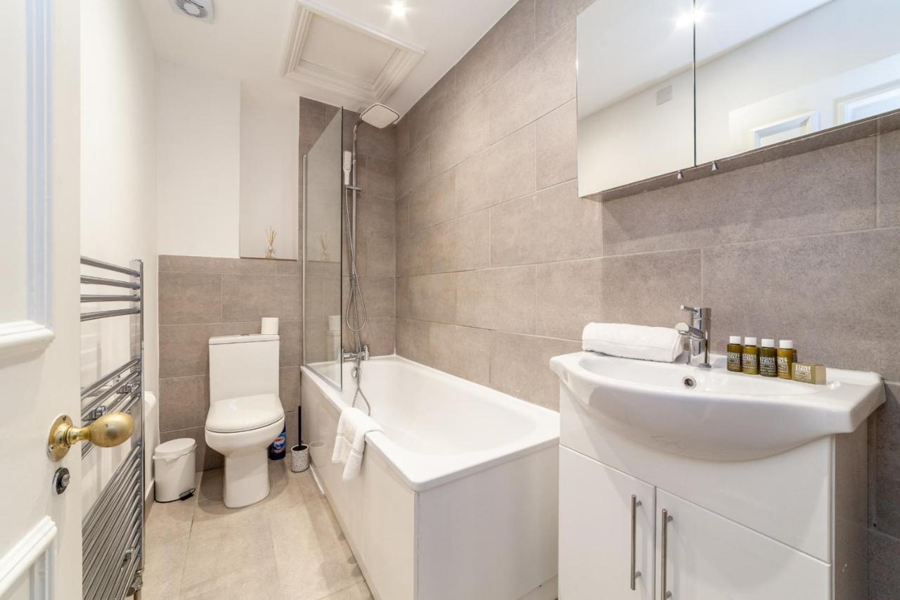 Period Victorian Abode In Idyllic Kings Cross