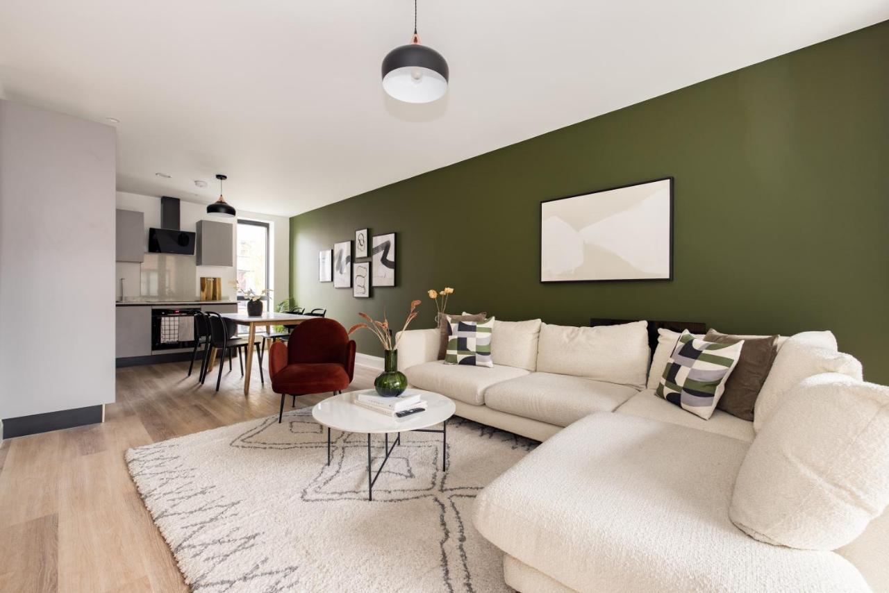 The Wembley Hideout - Stylish 2bdr Flat With Balcony London
