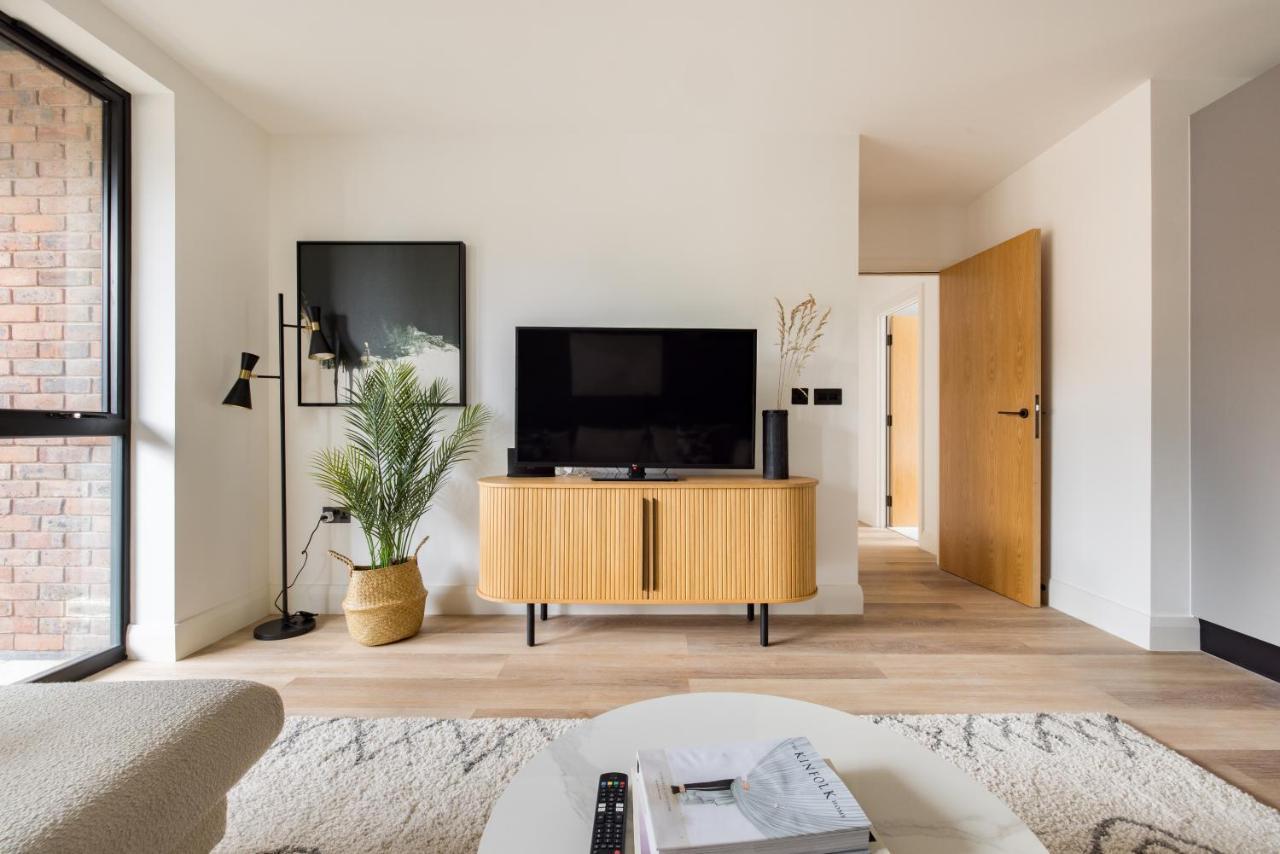 The Wembley Hideout - Stylish 2bdr Flat With Balcony London