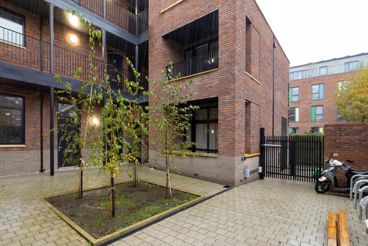 The Wembley Hideout - Stylish 2bdr Flat With Balcony Apartment