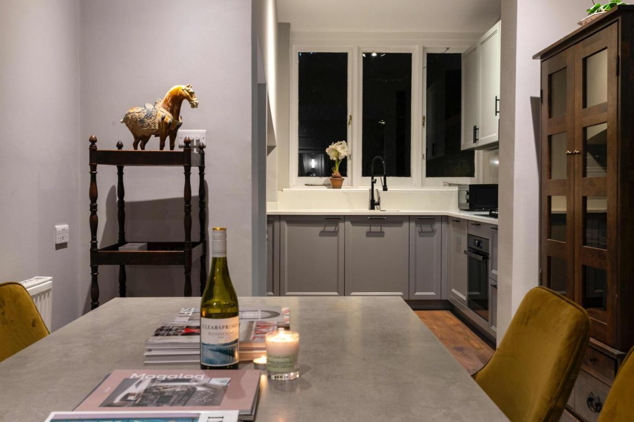 Shared 5 Mins Walk From Vauxhall And Nine Elms Station With Off-site Parking Near Us Embassy