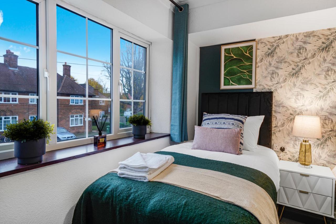 Boutique Shepherds Bush Abode- Garden- Sleeps 12 Holiday home