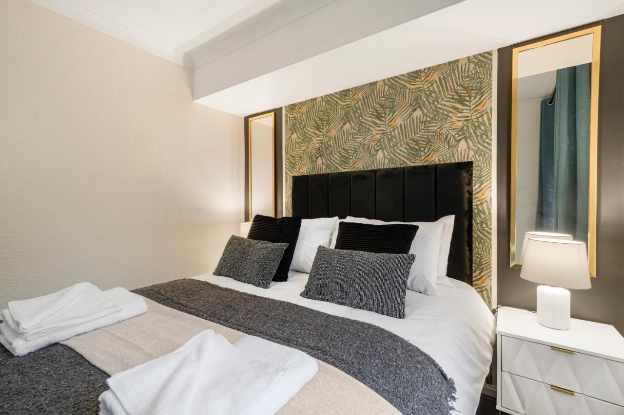 Holiday home Boutique Shepherds Bush Abode- Garden- Sleeps 12 London