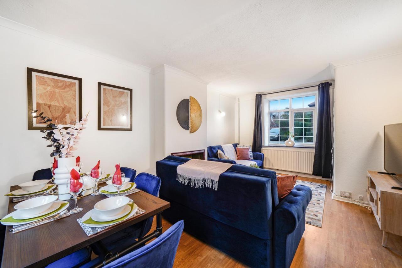 Boutique Shepherds Bush Abode- Garden- Sleeps 12 * London