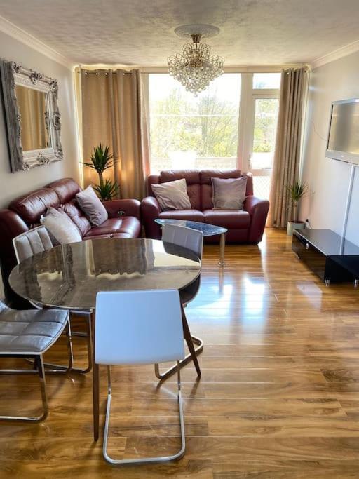 Appartement Entire Flat, Comfortable 2 Double Bedrooms Londres