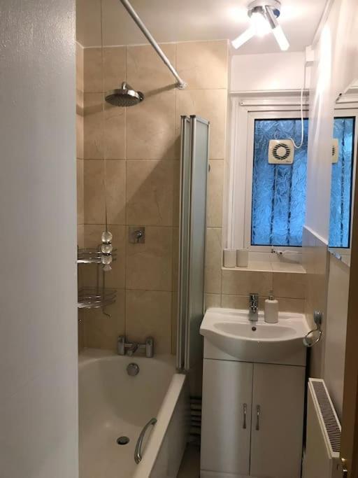 Entire Flat, Comfortable 2 Double Bedrooms Appartement