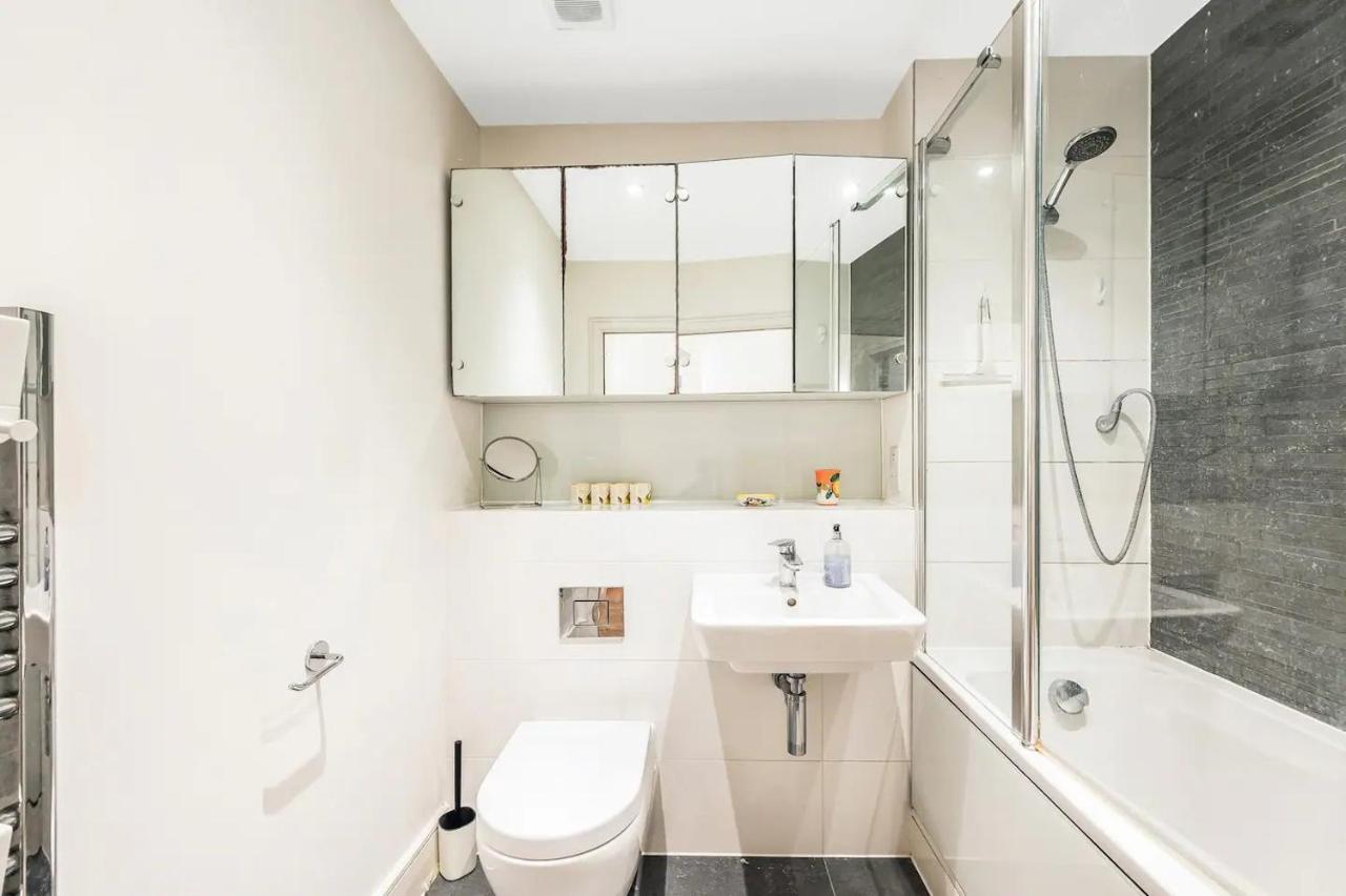 Pass The Keys Cosy Elegant Shepherds Bush Flat *
