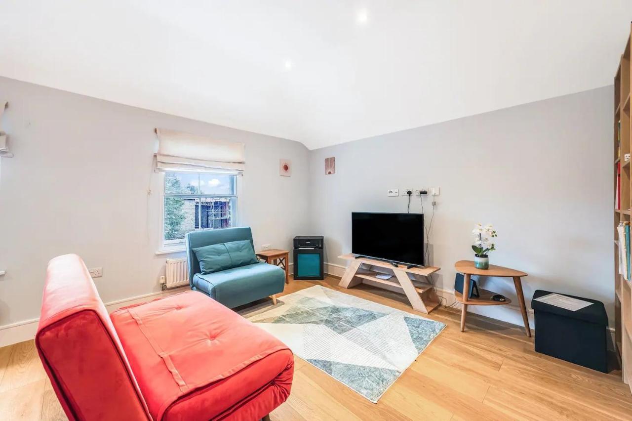 Pass The Keys Cosy Elegant Shepherds Bush Flat *