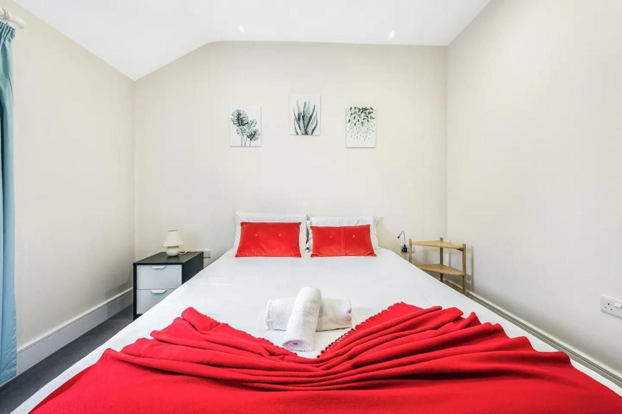 Pass The Keys Cosy Elegant Shepherds Bush Flat
