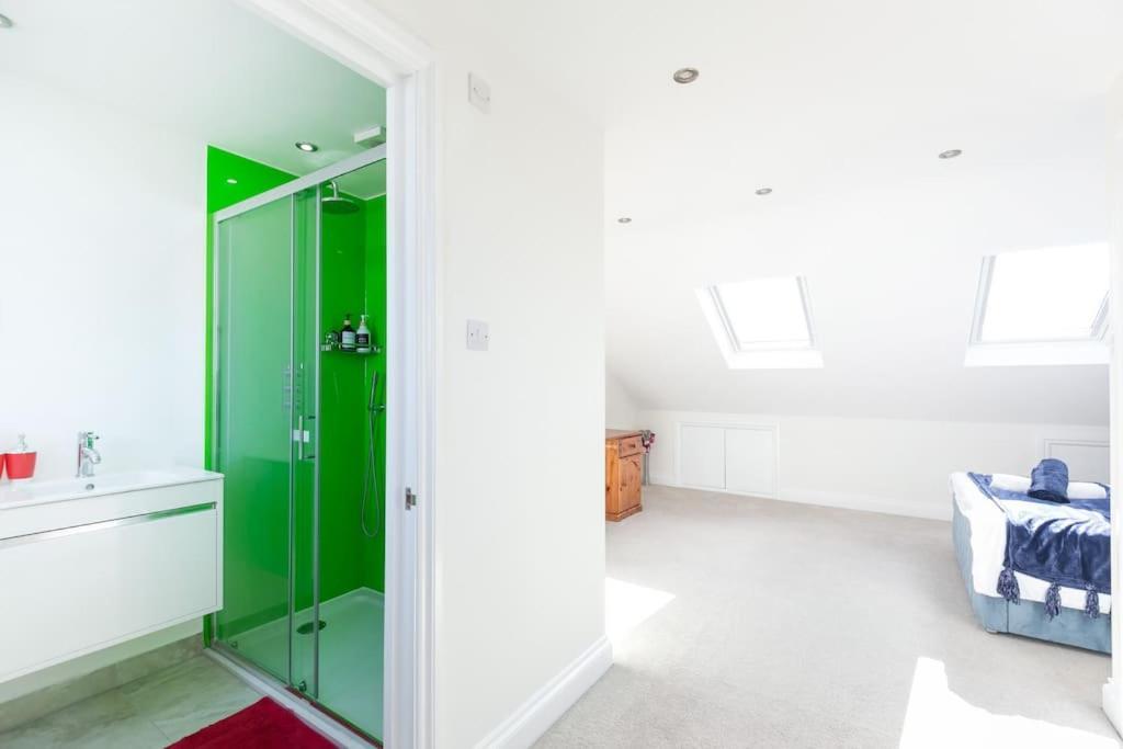 Stunning S/wimbledon Flat W/parking In London, Uk Appartement Londres