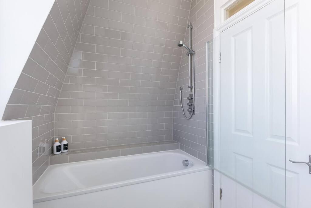 Appartement Stunning S/wimbledon Flat W/parking In London, Uk