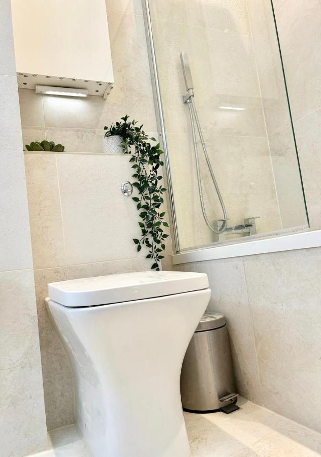 Charming 2 Beds In Chelsea By Earl's Court Station Apartamento