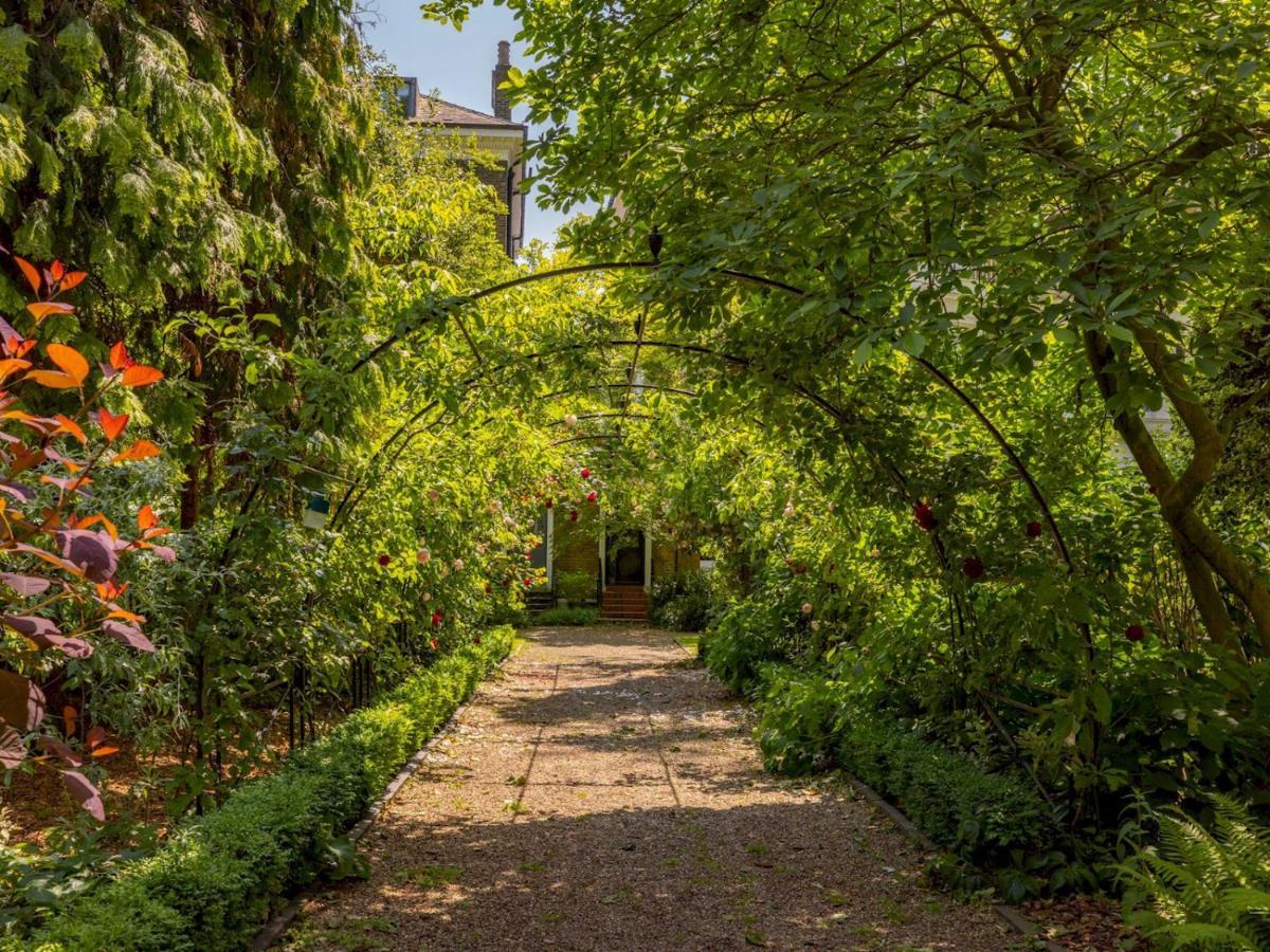Pass The Keys Gorgeous With Access To A Private Garden Londres