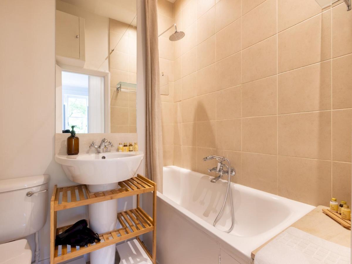 Pass The Keys Gorgeous With Access To A Private Garden Appartement