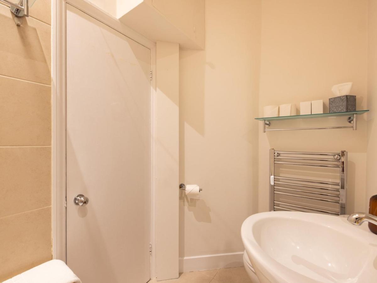 Pass The Keys Gorgeous With Access To A Private Garden Appartement Londres