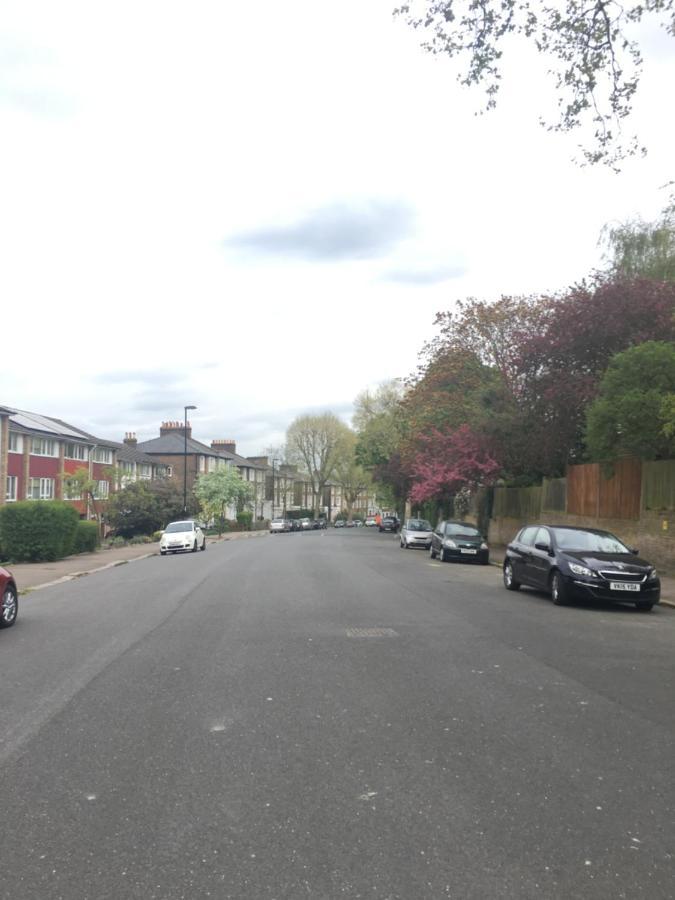 Modern And Chic With Beautiful Landscape Views * Londres
