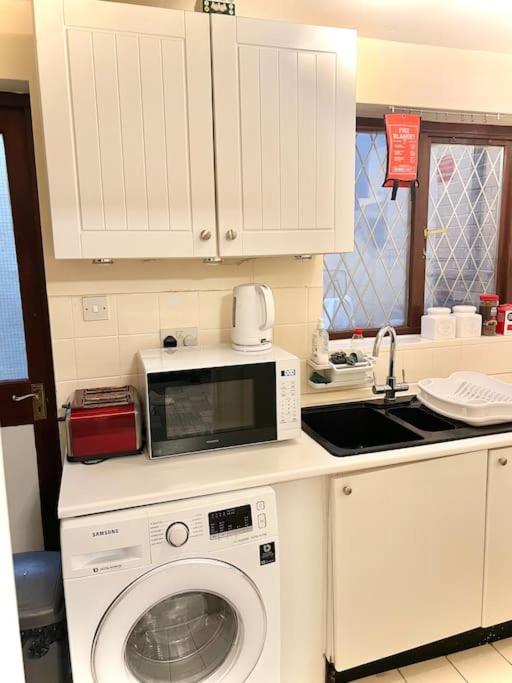 Apartment Cosy 2 Bedroom Detached House In *