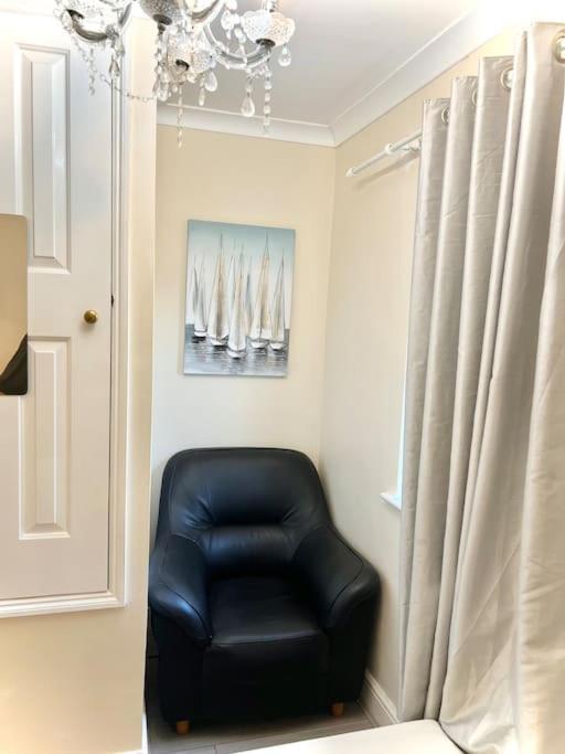 Cosy 2 Bedroom Detached House In Londres
