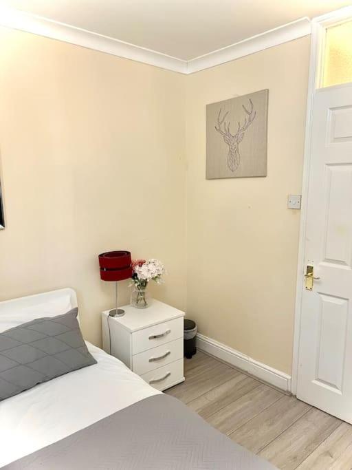 Cosy 2 Bedroom Detached House In
