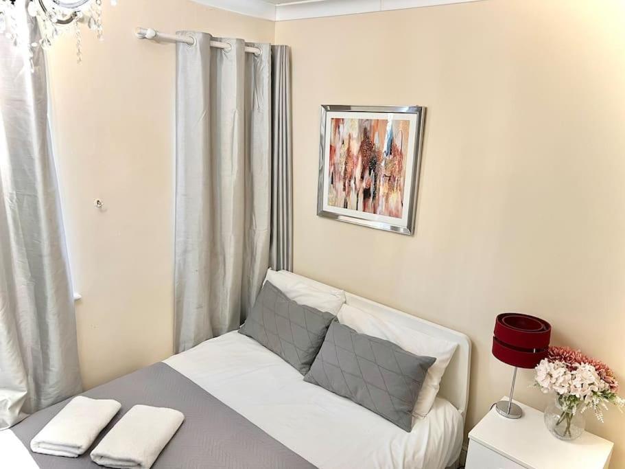 Cosy 2 Bedroom Detached House In