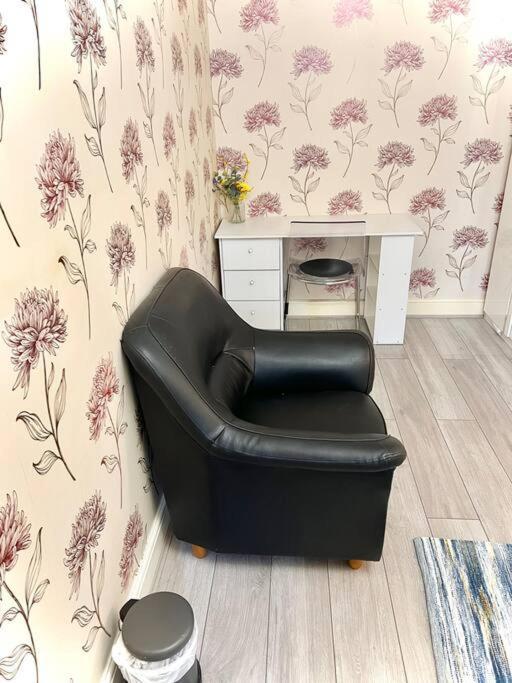 Cosy 2 Bedroom Detached House In * Londres