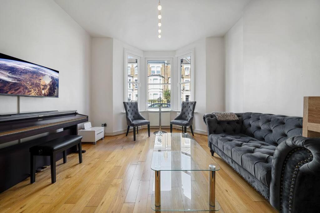 One-bedroom In Queen's Park Apartamento