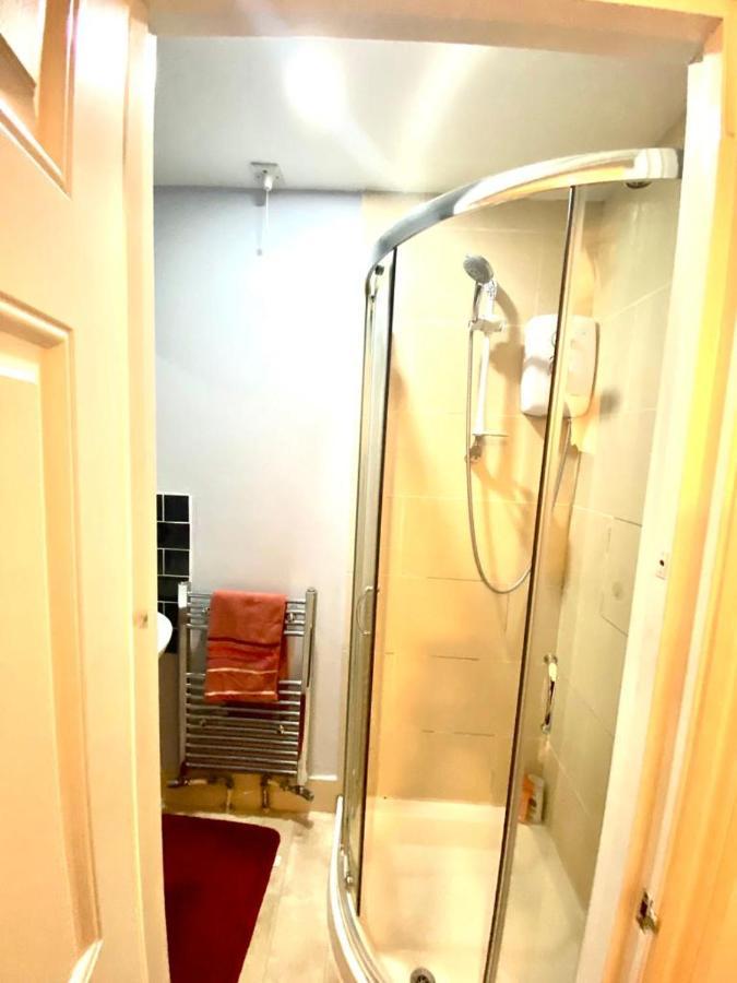 Lovely 3 Bedroom Property Next To Paddington Station Central * Londres