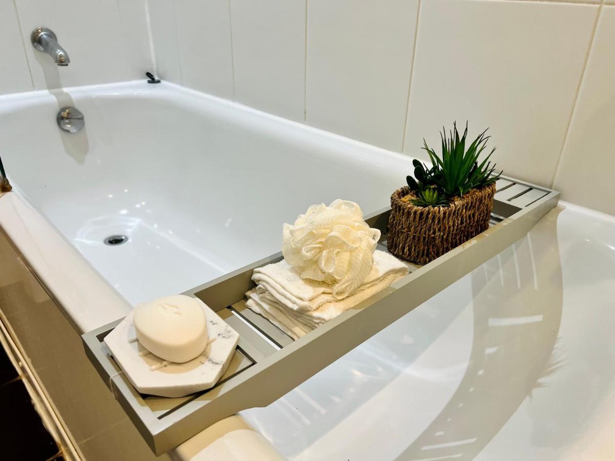 Apartment Canary Luxury Modern 1 Bedroom London