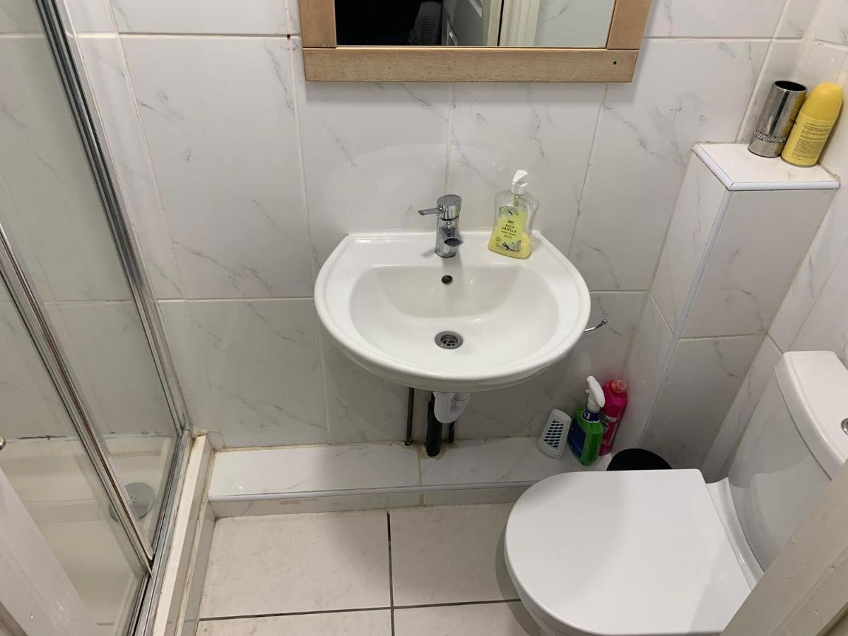 R J 2 Bedroom Appartement