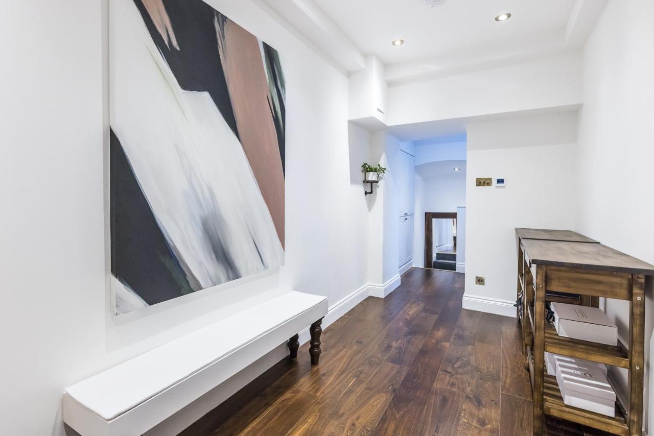 Kensington Luxurious Three Bedroom Apartamento
