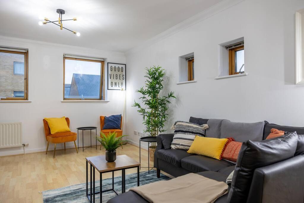 Morden Apartment, By The Sea With Free Parking Londres