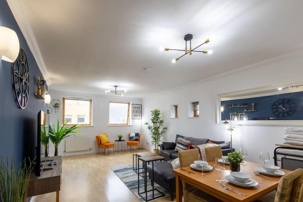 Morden Apartment, By The Sea With Free Parking Appartement *