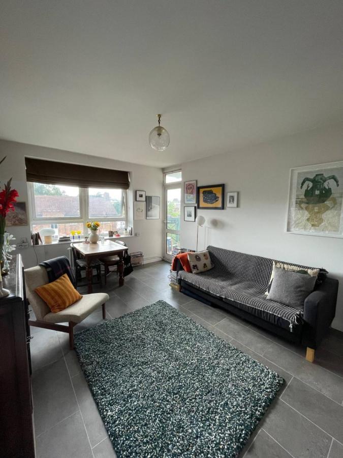 Contemporary 1bd Flat Wbalcony - Stoke Newington! Appartement Londres
