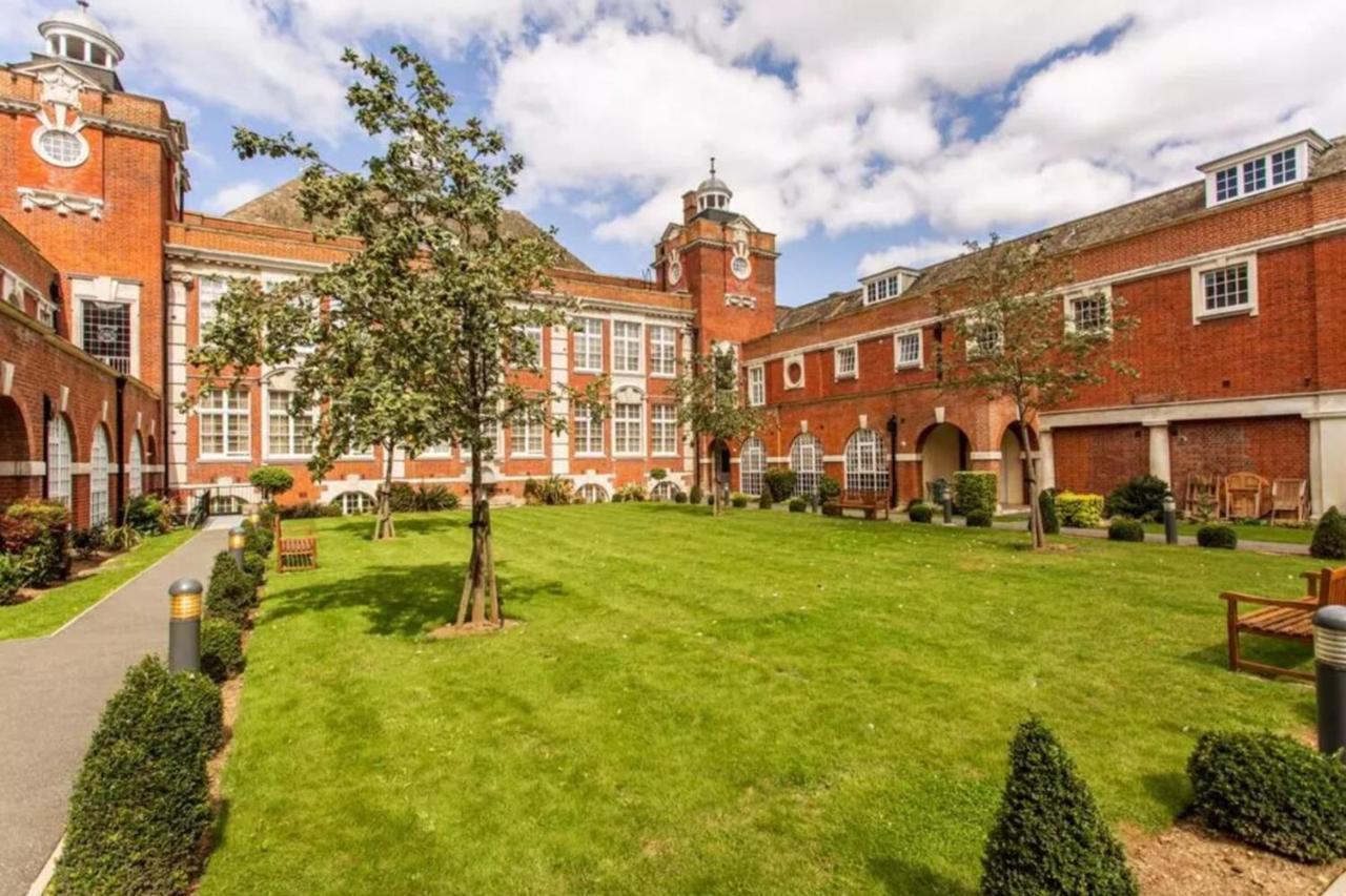 Chic Victorian Flat In Private Estate - Mile End! Appartement
