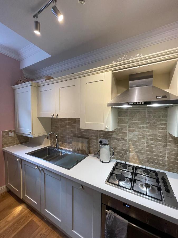 Chic Victorian Flat In Private Estate - Mile End! Appartement