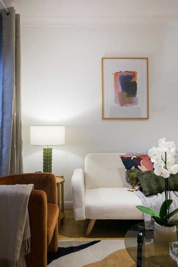 Perfectly Located 1 Bed Above Tube Station