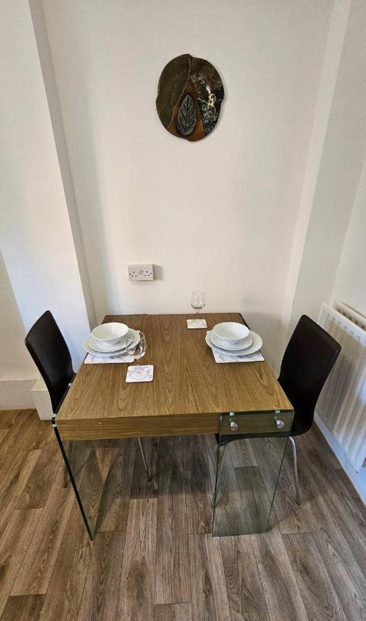 Spacious Two Bedroom In Battersea, Free Parking * Londres