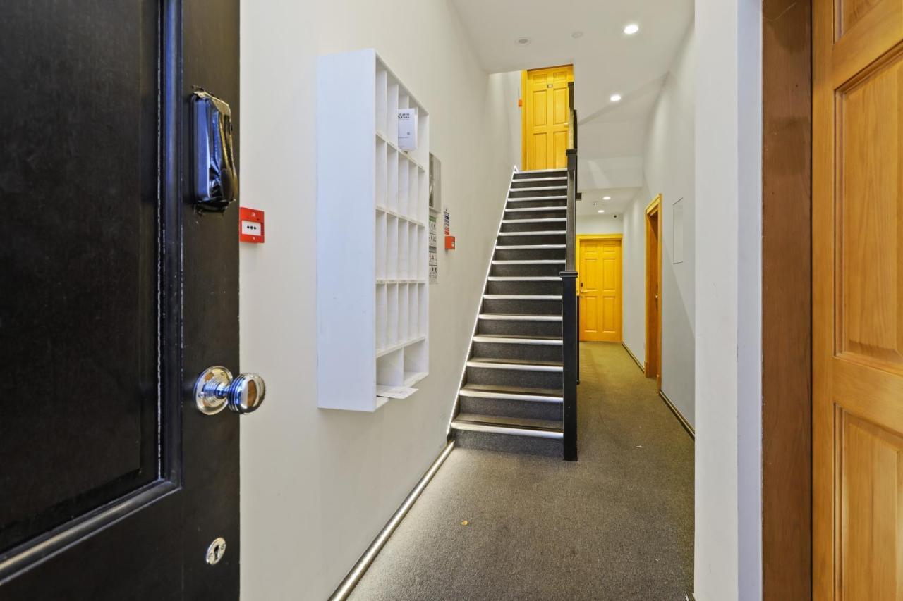 Studio Flat West End Lane * Londen
